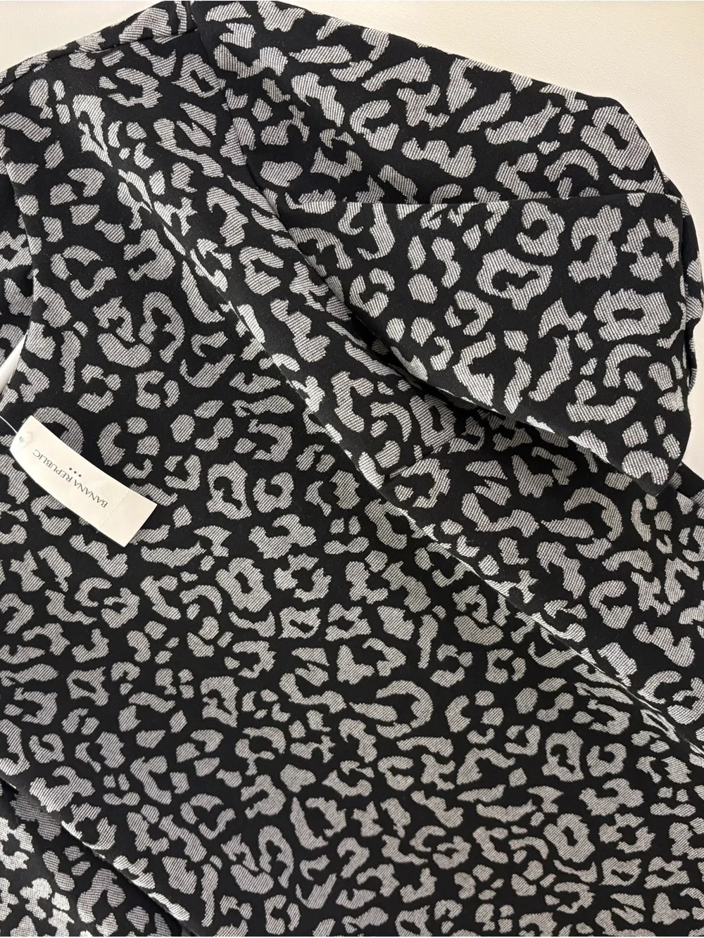 Banana Republic Black & Gray Leopard Print Puff Sleeve Top